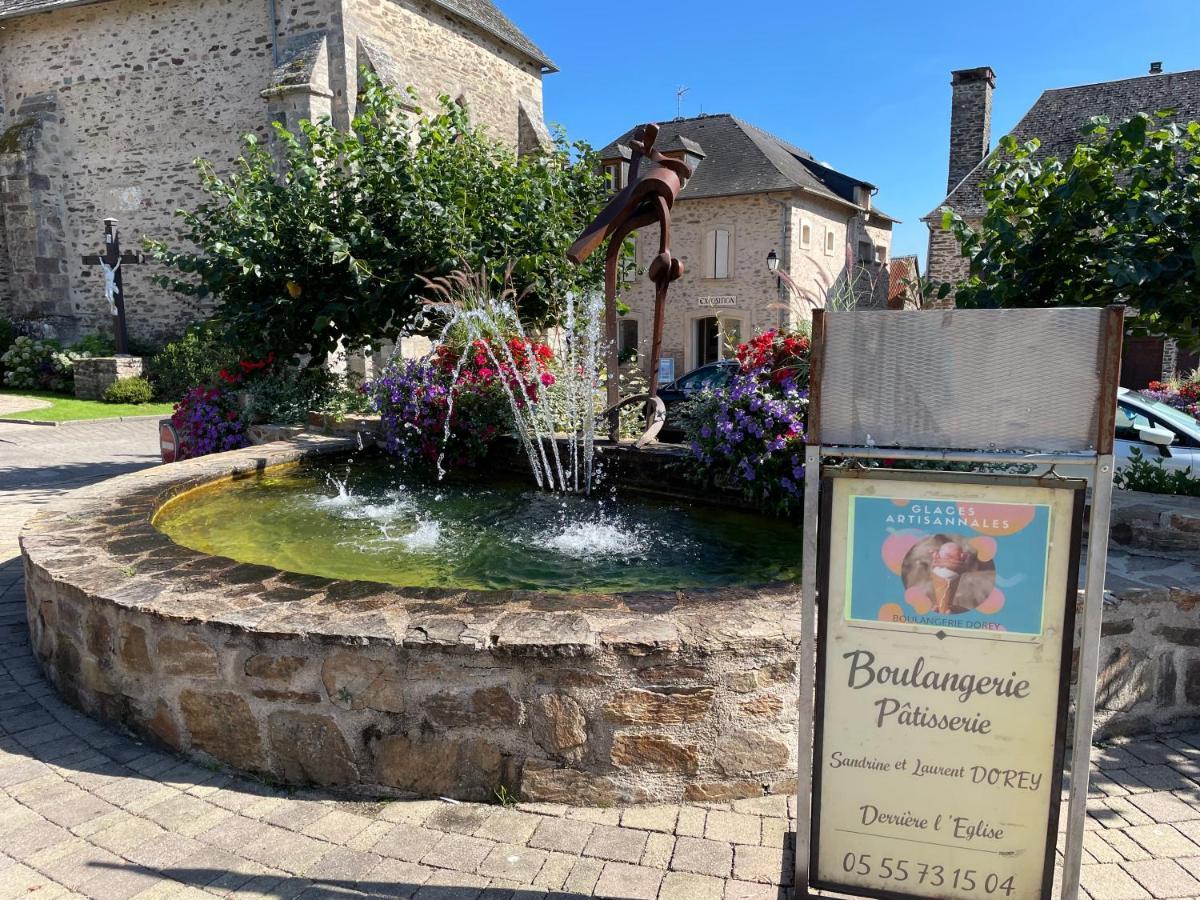 La Maison Charmante D'Elisabeth Saint-Ybard Exterior photo