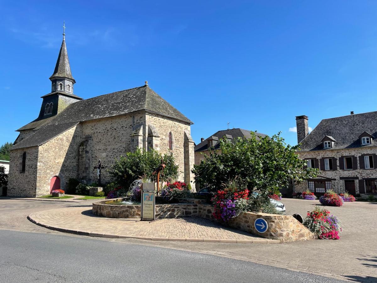 La Maison Charmante D'Elisabeth Saint-Ybard Exterior photo
